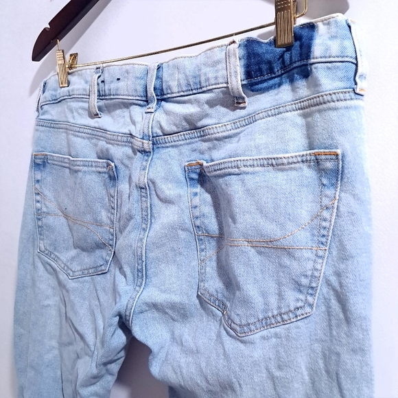 Hollister | Distressed Light Blue Denim Jeans slim straight - Picture 8 of 12
